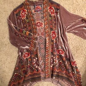 NWOT johnny was velvet embroidered kimono.